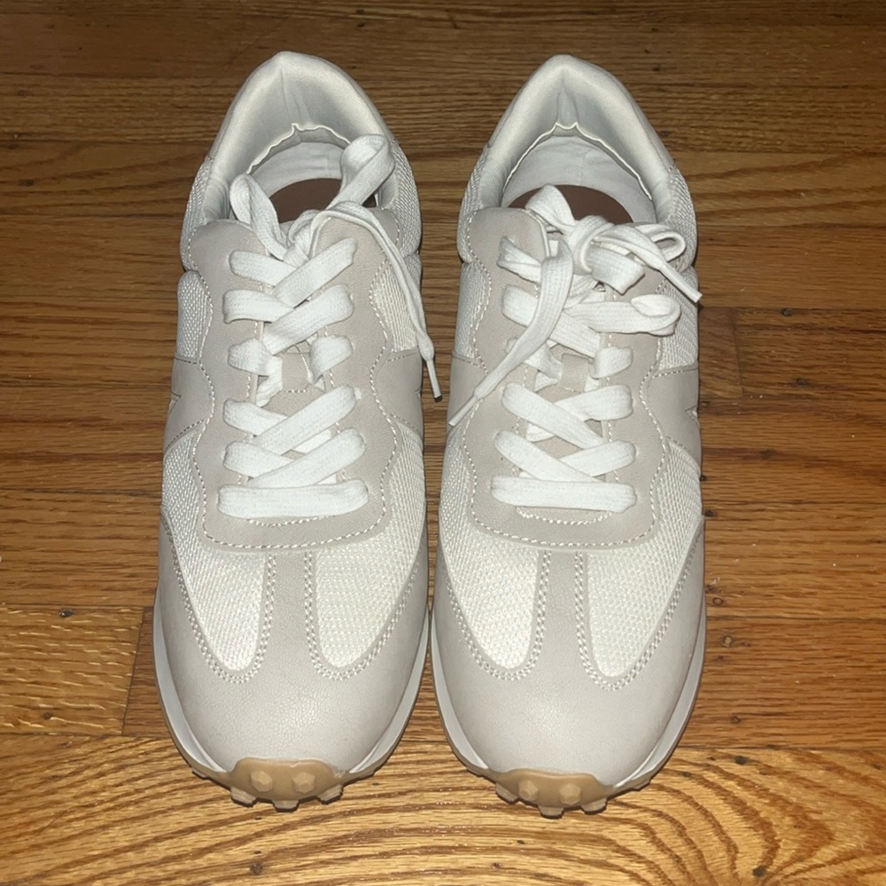 Mia Racer Sneaker Size 9.5